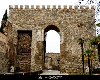 Albarran ancienne tour des remparts de Talavera de la Reina. Les remparts actuels sont datés du IX siècle mais ont été construits sur de vieux remparts romains. Banque D'Images