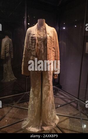 Robes et objets appartenant à Frida Kahlo dans sa maison de Mexico, au Mexique Banque D'Images