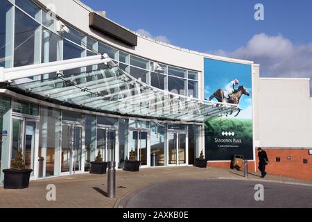 Entrée de l'hippodrome de Sandown Park, extérieure pendant la journée, Esher, Surrey, Royaume-Uni - février 2020 Banque D'Images