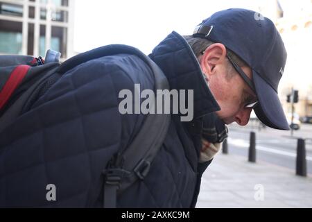 James Lattimer à l'extérieur de la Cour des magistrats de Westminster qui a été dit par un juge, il pourrait aller en prison pour avoir fait une carte de membre pour le terrain de cricket de Lord qui lui a donné accès aux meilleurs sièges. Photo PA. Date De L'Image: Mercredi 12 Février 2020. Lattimer a plaidé coupable à l'accusation de faire/fournir un article pour utilisation dans la fraude. Découvrez les terrains de cricket PA Story. Crédit photo devrait lire: Victoria Jones/PA Wire Banque D'Images