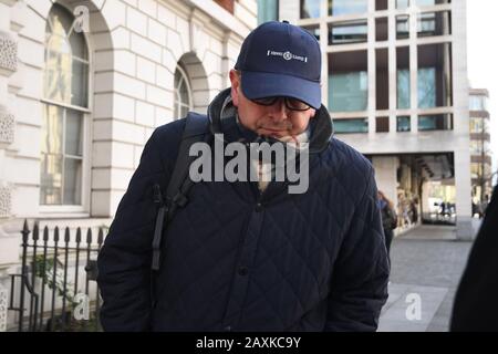 James Lattimer à l'extérieur de la Cour des magistrats de Westminster qui a été dit par un juge, il pourrait aller en prison pour avoir fait une carte de membre pour le terrain de cricket de Lord qui lui a donné accès aux meilleurs sièges. Photo PA. Date De L'Image: Mercredi 12 Février 2020. Lattimer a plaidé coupable à l'accusation de faire/fournir un article pour utilisation dans la fraude. Découvrez les terrains de cricket PA Story. Crédit photo devrait lire: Victoria Jones/PA Wire Banque D'Images