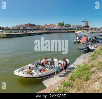 L'Innerport avec le moulin appelé Rijn en Lek, Wijk bij Duurstede, Utrecht, Pays-Bas Banque D'Images