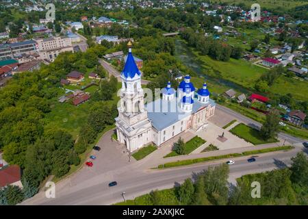 Vue sur la cathédrale de la Résurrection le jour de juillet (photographie aérienne). Kashin, région Tver. Russie Banque D'Images