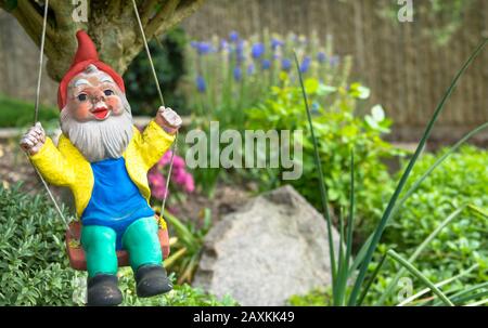 jardin nain dans le jardin à la maison, décoration gnome Banque D'Images