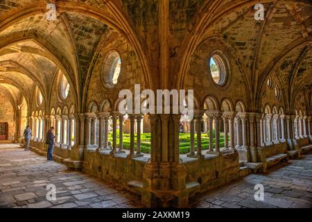 Photo de l'intérieur de l'Abbaye de Fontfroide à Narbonne, France Banque D'Images