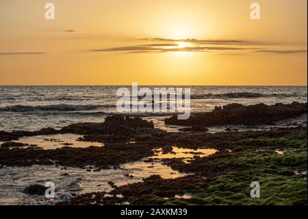 Coucher de soleil sur la mer dans les caraïbes Banque D'Images