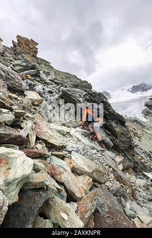 Randonnée de Zinal à la cabane de montagne de TraNuit (3256 m), Banque D'Images