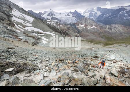 Randonnée de Zinal à la cabane de montagne de TraNuit (3256 m), Banque D'Images