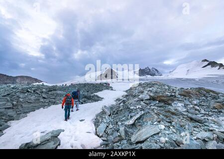 Grimpez sur le chemin du sommet de Bishorn Banque D'Images