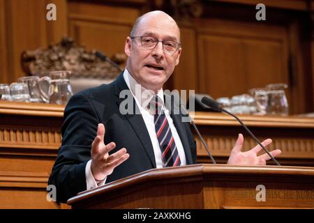 Hambourg, Allemagne. 12 février 2020. Alexander Wolf (AFD), co-président de l'AFD-Bürgerschaftsfraktion à Hambourg, parle dans l'heure actuelle à la dernière session des citoyens avant les élections. Le 23 février, des élections auront lieu à Hambourg. Crédit: Christian Charisius/Dpa/Alay Live News Banque D'Images