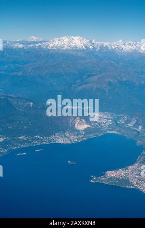 Monterosa et le lac majeur vu de l'avion, Italie Banque D'Images