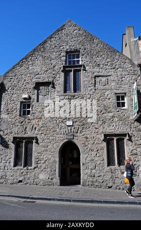 Le Shee Almshouse, maintenant le Centre d'information touristique de Kilkenny. Banque D'Images