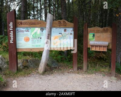 Avis d'information de la Commission forestière au parking pour les promenades en bois de Plodda Falls. 22/09/19 Banque D'Images