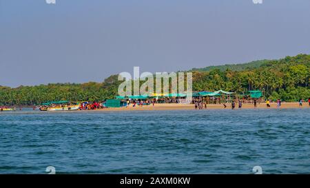 Malvan, Inde - 22 décembre 2019 : plage de Tarkarli célèbre pour les sports nautiques en Inde. Banque D'Images