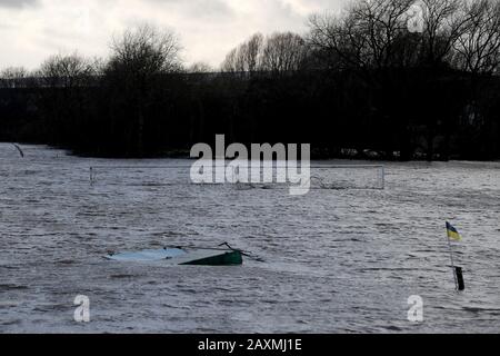 Inondations à Tadcaster Albion juniors terrains de football aux côtés de la brasserie John Smith, Tadcaster, North Yorkshire. Banque D'Images