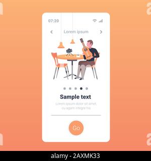 blogger de musique jouer de guitare live streaming musical blog concept homme assis à la table de café enregistrement vidéo à l'aide de la caméra sur trépied smartphone écran application mobile pleine longueur illustration vectorielle Illustration de Vecteur