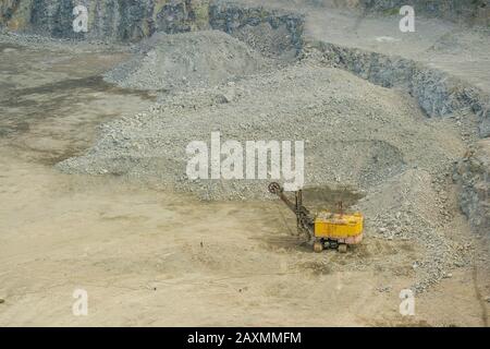 machine de découpe du granit dans une carrière de granit, filtre Banque D'Images