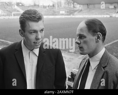 Jan Mulder (À Gauche) Et Gerard 'Pummie' Bergholtz Anderlecht Le 14 Février 1966 Banque D'Images