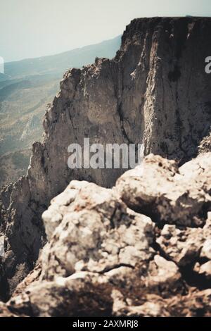 Falaises au sommet de la montagne ai-Petri, Crimée, filtre Banque D'Images