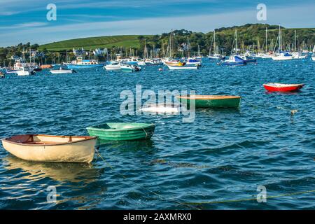 Barques sur le port de Falmouth en Cornouailles, Angleterre. Banque D'Images