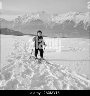 Hiver au Tyrol. Date: Non daté Créateur: Sondage, Willem van de Filenumber: 254-4362 URL: http://beeldbank.nationaalarchief.nl/na:col1:dat444264 Pour plus d'information sur les Archives nationales: Pour http://www.nationaalarchief.nl plus de photos de cette collection et d'autres collections, visitez notre Banque d'images :, http://www.beeldbank.nationaalarchief.nl s'il vous plaît nous aider à enrichir nos connaissances des collections de photos par balises et commentaires à ajouter. Reconnaissez-vous des personnes ou des lieux ou racontez-vous une histoire spéciale sur l'une des photos, laissez un commentaire (si vous êtes connecté à Flickr) ou envoyez un e-mail à: Flickrth Banque D'Images