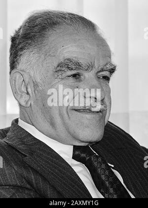 Départ Le Ministre Israélien Des Affaires Étrangères, Yitzhak Shamir Schiphol; Yitzhak Shamir, Chef Le 5 Juin 1980 Banque D'Images