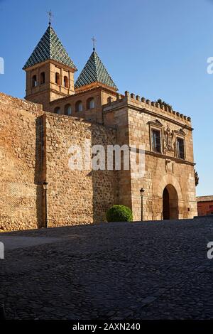 La "Puerta de Bisagra" dans les murs de la vieille ville de Tolède Banque D'Images