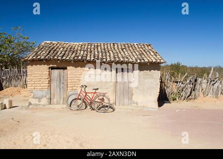 Maison, Vélo, Guaribas, Piauí, Brésil Banque D'Images