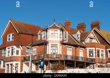 Bâtiment en décomposition, anciennement Beecroft Art Gallery à Westcliff on Sea, Southend, Essex, Royaume-Uni, en raison d'un réaménagement.Délai de démarrage long Banque D'Images