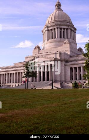 Bâtiment Législatif Du Capitole De L'État De Washington Contre Ciel Nuageux Idyllique Banque D'Images