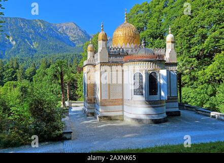 Kiosque mauresque dans les jardins du château de Linderhof, paroisse d'Ettal, Ammertal, alpes d'Ammergauer, Haute-Bavière, Bavière, Allemagne Banque D'Images