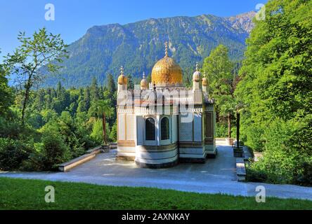 Kiosque mauresque dans les jardins du château de Linderhof, paroisse d'Ettal, Ammertal, alpes d'Ammergauer, Haute-Bavière, Bavière, Allemagne Banque D'Images