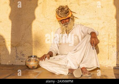 Un Sadhu, homme Saint, Jaisalmer, Rajasthan, Inde Banque D'Images