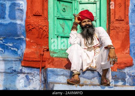 L'homme du Rajasthan habillés en vêtements traditionnels indiens, Jodhpur, Rajasthan, India Banque D'Images