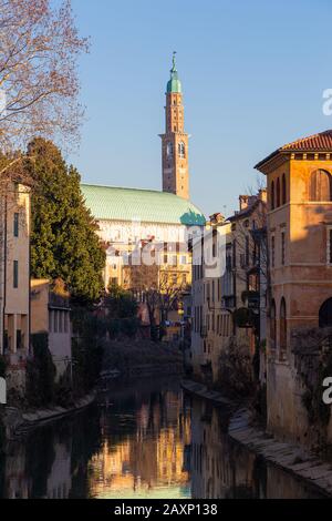 Vue sur la basilique Palladiana de Vicence, Italie. La ville de Palladio, du nom de l'architecte qui a conçu la plupart de ses oeuvres ici dans le Banque D'Images