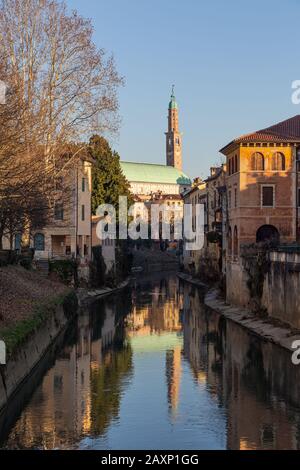 Vue sur la basilique Palladiana de Vicence, Italie. La ville de Palladio, du nom de l'architecte qui a conçu la plupart de ses oeuvres ici dans le Banque D'Images