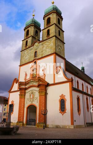 Blick auf die Katholische Kirche im Zentrum von Bad Säckingen Banque D'Images