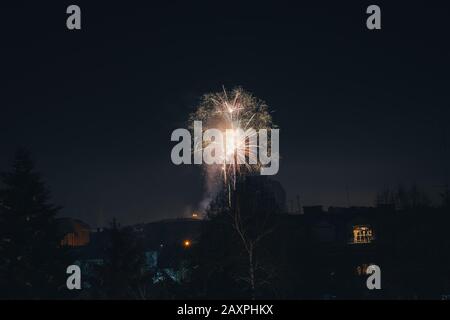 Feux d'artifice du nouvel an à Cacak en Serbie Banque D'Images