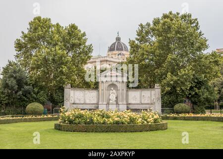 Vienne, Autriche - 1 septembre 2019 : monument du poète Franz Grillparzer à Volksgarten (jardin Du Peuple) à Vienne, Autriche Banque D'Images