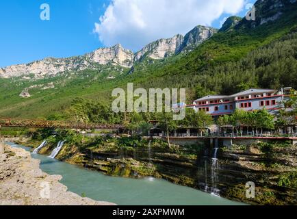 Gorges de la rivière Vjosa, Këlcyra, Gryka e Këlcyrës Kelcyra Dhëmbel, près de, Montagnes, RAQ, Gjirokastra, Gjirokastër Albanie Banque D'Images