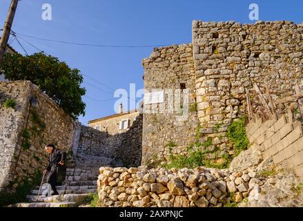 Vieux village de montagne Himara, Himarë, Qar Vlorë, Albanie Banque D'Images