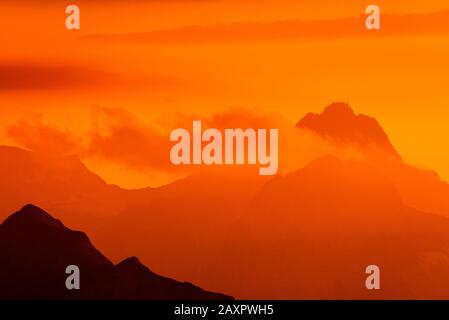 Zugspitze au coucher du soleil, vu du Breitgrieskarscharte Banque D'Images