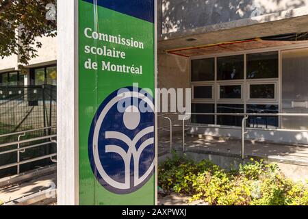 Montréal, CA - 19 septembre 2019 : entrée de la Commission scolaire dans le district de Westmount. Banque D'Images