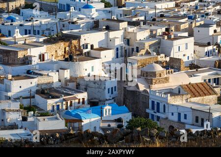 Chora village sur l'île de Kimolos en Grèce. Banque D'Images