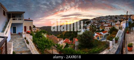 Village sur l'île de Kéa Ioulida en Grèce. Banque D'Images