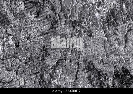 Taches grises et taches de peinture à l'huile sur le mur, texture en couleurs monochromes gros plan, nuances sombres, motif grunge, pour l'arrière-plan Banque D'Images