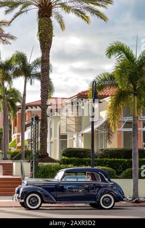 Restauré classique 1952 220 B Mercedes cabriolet stationné à Naples, Floride, États-Unis Banque D'Images