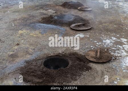 Sources d'eau chaude à Furnas fumarales à Sao Miguel, Açores, Portugal Banque D'Images