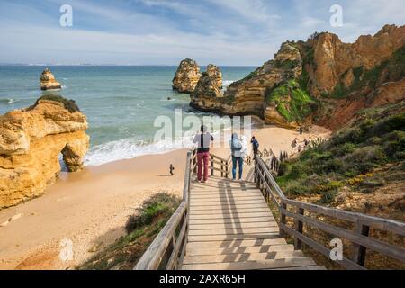 Praia do Camilo près de Lagos, océan Atlantique, Algarve, district de Faro, Portugal Banque D'Images