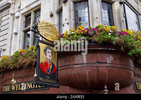 The Wellington, 351 Strand, Covent Garden, Cité De Westminster, Londres, Angleterre. Banque D'Images